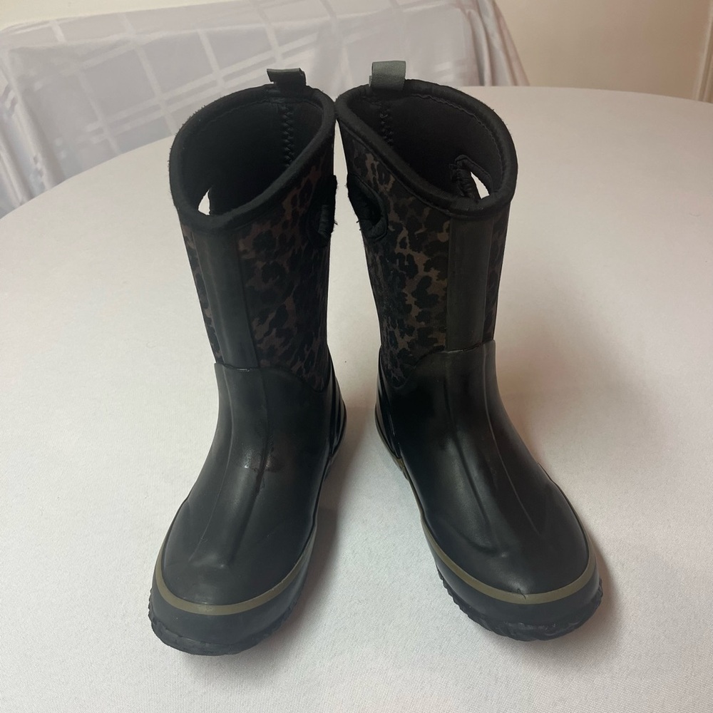 Girls Size 1 Black and Beige Paisley Print Rain Boots - warm / Fall or Winter